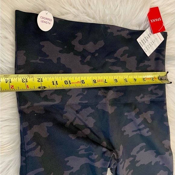 NWT - SPANX Seamless Cropped Camo Leggings Size XL - - Picture 6 of 8